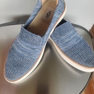 Ugg Australia Sammy Wavy Slip On shoes sz 9 casual sneakers blue. Awesome shape